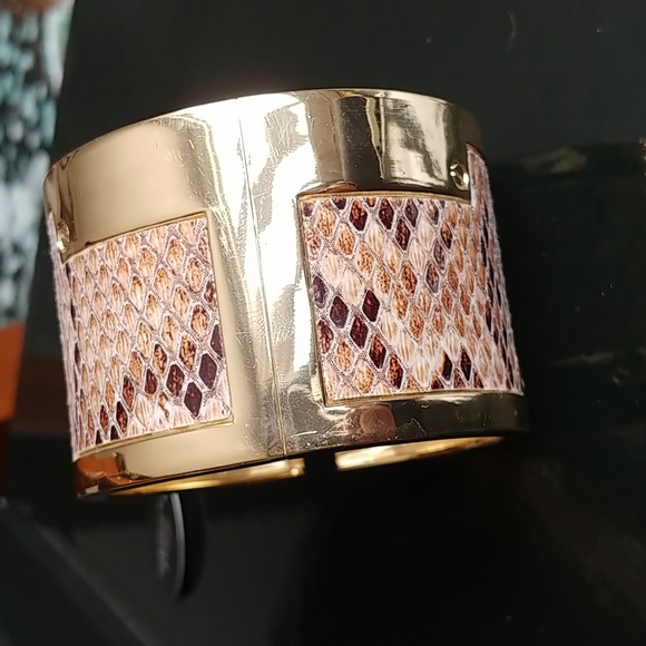 Large metal cuff bangle bracelet NWT - Picture 1 of 4